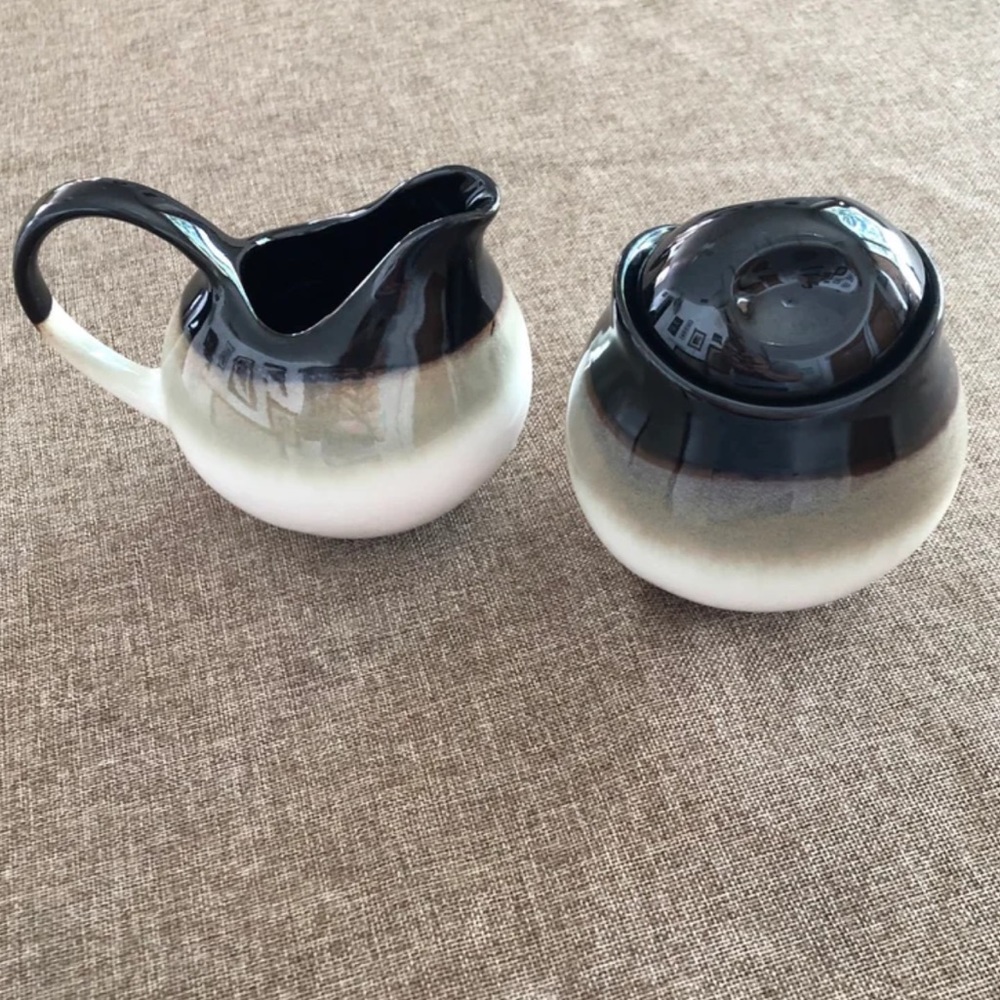 Sugar and creamer
